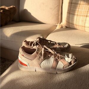 On Running The Roger Clubhouse Women's Size 9.5 Sneakers